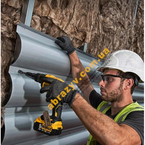 Шуруповерт аккумуляторный DeWALT DCF622N бесщеточный