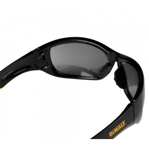 Очки защитные Dominator затемненные открытые AS DeWALT DPG94-2D 2