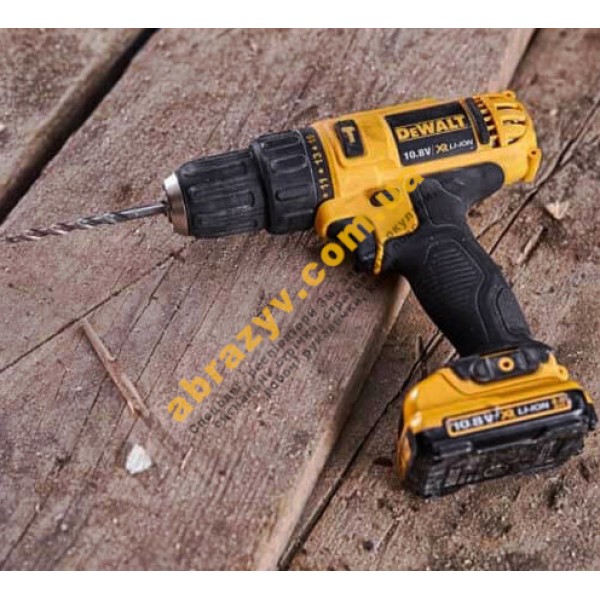 Аккумуляторная дрель-шуруповерт DeWALT DCD716С2