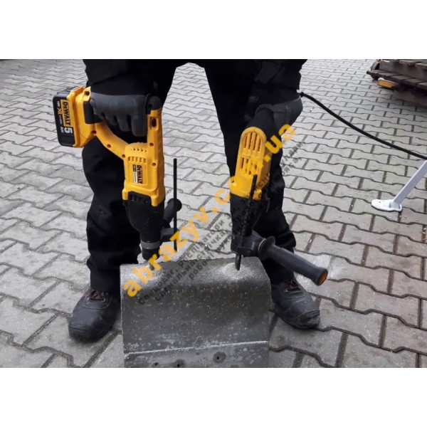 Перфоратор аккумуляторный DeWALT DCH133M1 SDS-Plus